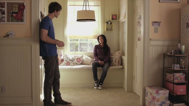 Nápady na mladú dievčinu Lavička Emily pri drevenom obložení vo vidieckom štýle