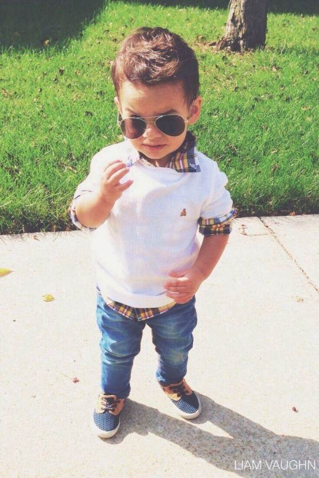 oblečenie chlapček štýlová košeľa sveter kombinácia oblečenie pre chlapčeka-štýlová-košeľa-sveter-kombinácia