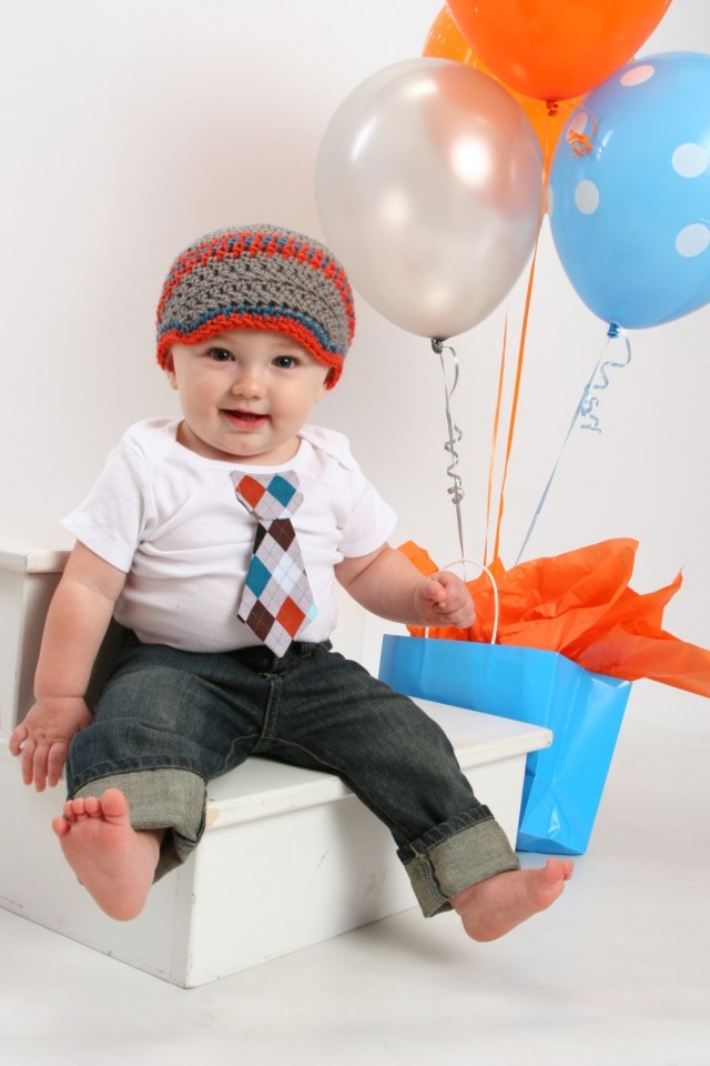 módne chlapčenské narodeninové rifle s kravatou vzorom fashion-baby-boy-birthday-jeans-tie-kockovaný-vzor-klobúk