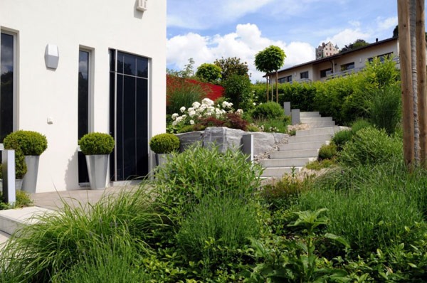 chladná chata vo švajčiarskej záhrade moderná chata vo švajčiarskej záhrade