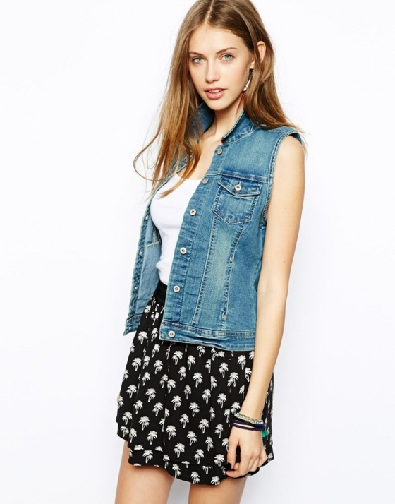 Sukňa s džínsovou vestou so vzormi biele top-náramky-krátka sukňa