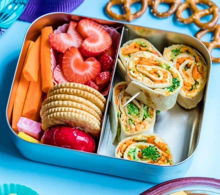 Namiesto chlebíkov si pripravte tortillové zábaly