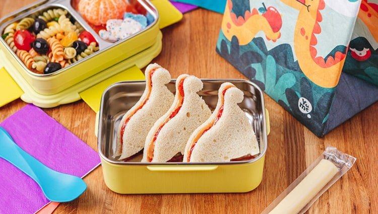 Vystrihnite roztomilé dinosaury zo sendvičov na chlebík