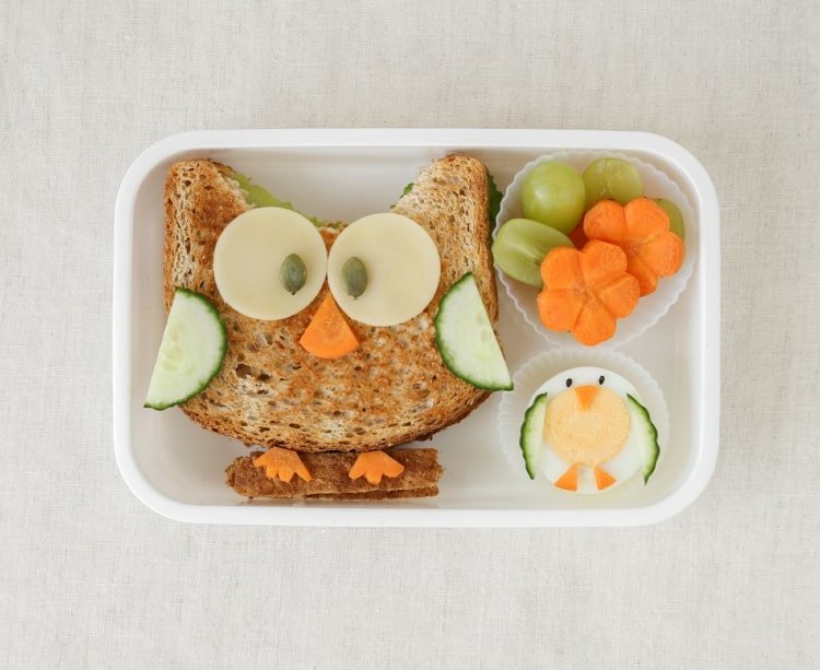 Urobte toastový chlieb ako sova so zeleninou