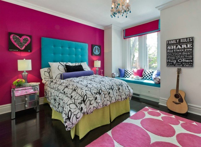 Pink-wall-cool-teen-room-for-girls-design-nápady-čalúnená posteľ