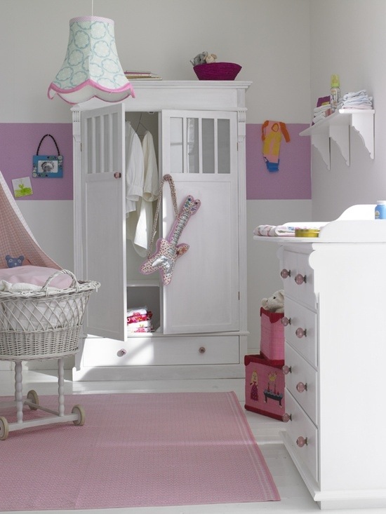 jednoduchý štýl chladných skríň v detskej izbe