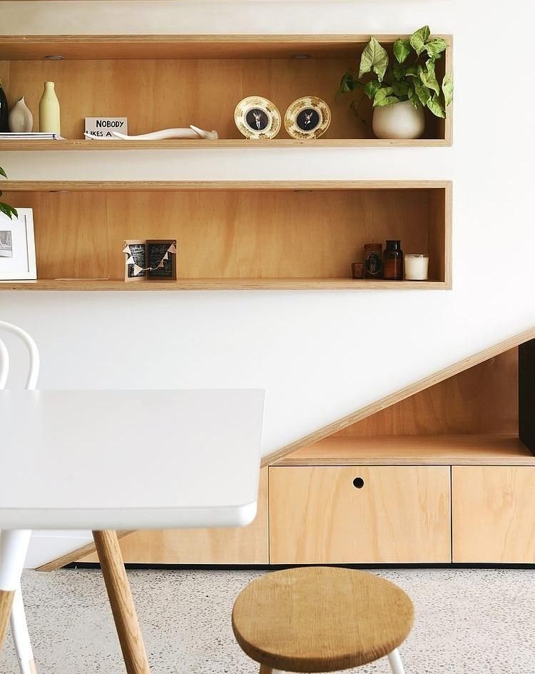 Vyrobte si šikmé police a priehradky s atypickými tvarmi sami Skvelé nápady na bývanie a vytvorte si poličku, ktorú si urobíte sami, trojuholníkový priestor, ktorý ušetrí optimálne využitie úložného priestoru