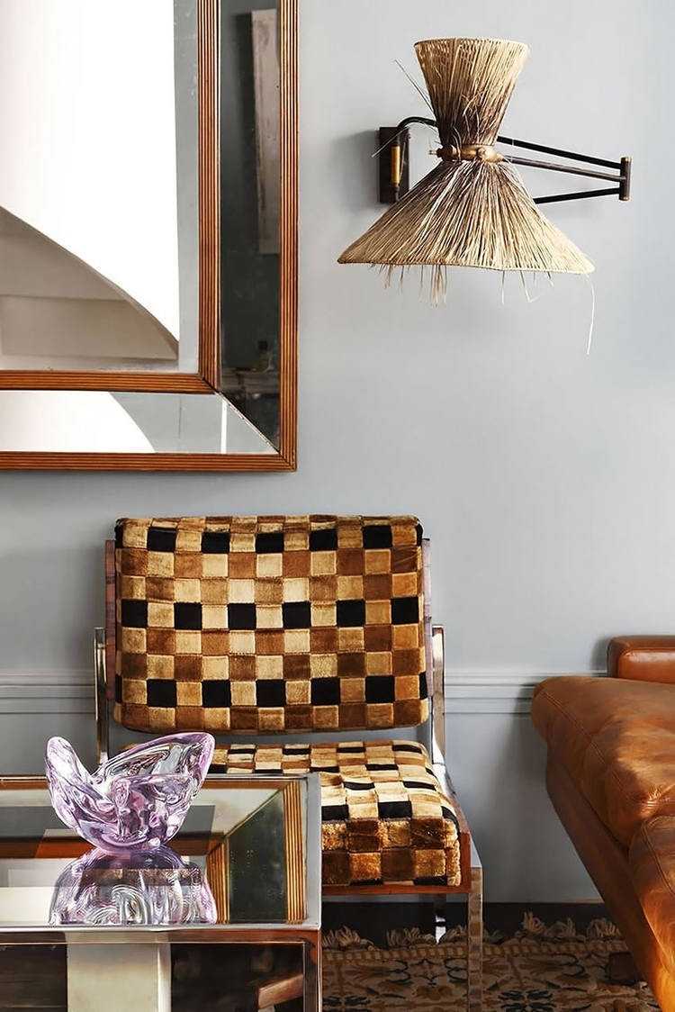 ozdobte tienidlo žiarovky na čítanie tŕstím cool-living-nápady-urob si sám-čítaciu lampu-nástenná montáž-brúsenie slamy-čalúnené-kreslo-štvorce-