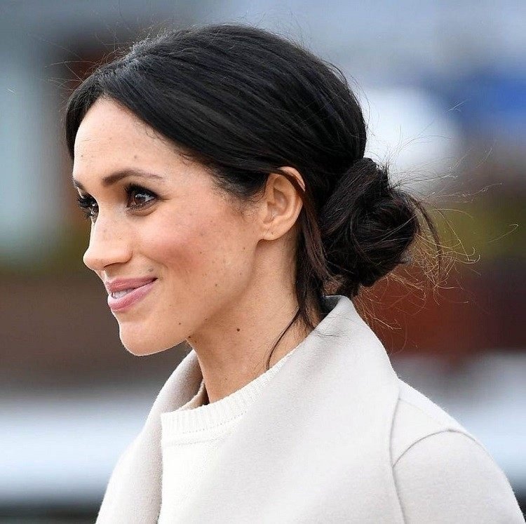 Návod na účes Meghan Markle Bun Hair Cord Knot Bun