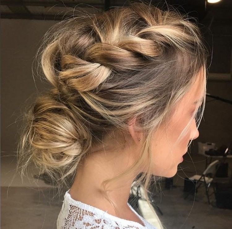 Aktualizácie s účesom Braids Cord Knot Bun a inštrukcie