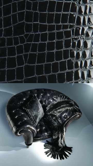 dekorácia z lakovanej kože