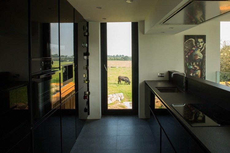 moderná kuchyňa čierna antracitová sivá