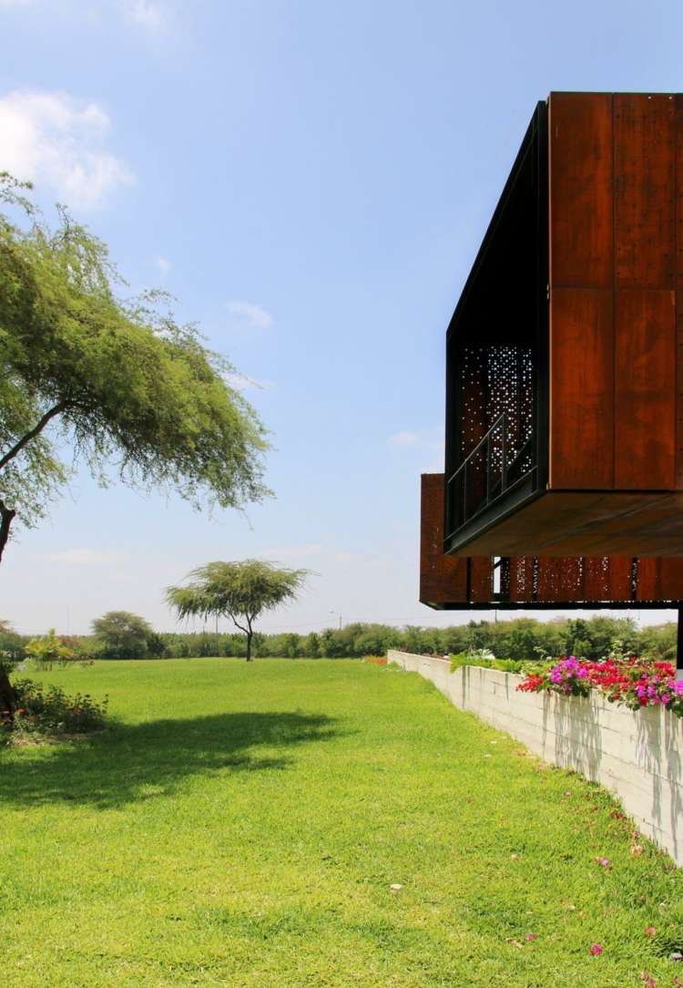 corten-steel-sheet-minimalist-garden-sun-protection-balkon