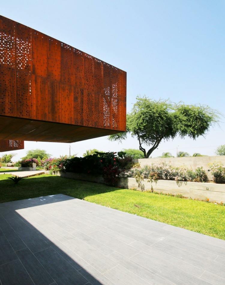 corten-oceľ-plech-exteriér-dizajn-nápady-peru-dlaždice-sivá