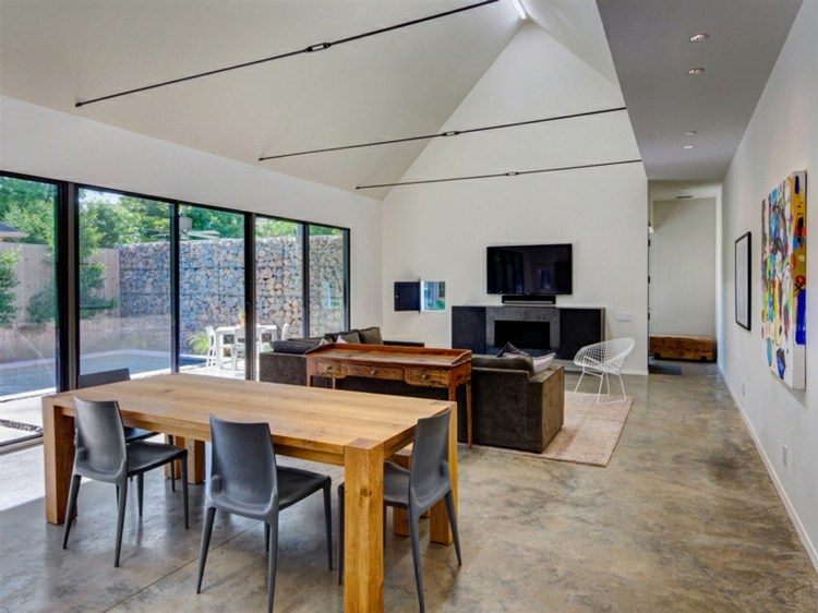 corten oceľ-fasáda-jedálenský kút-drevo-jedálenský stôl-biela-farba steny