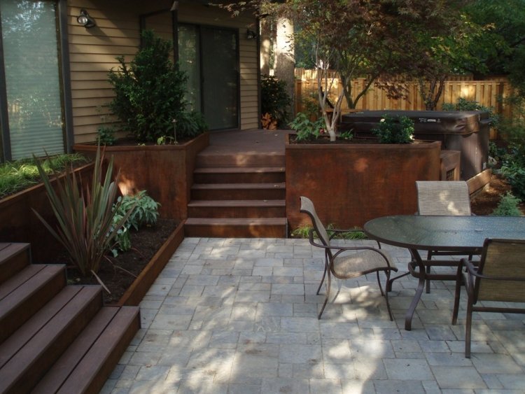 corten oceľ-záhradná-vložka-terasa-veranda-červená-hrana dreva