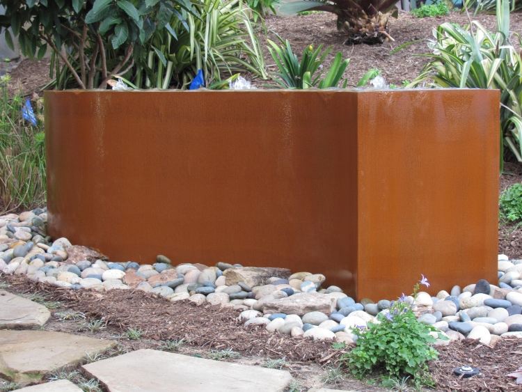 Vodný prvok v záhrade na štrkovisku corten-oceľ-záhrada-nápady-vodný prvok-fontána