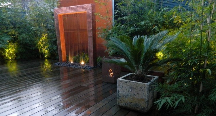 Vodný prvok so štrkovým lôžkom a podlahovými svetlami corten oceľ-záhrada-nápady-vodný prvok-podlahové-svetlá-štrk