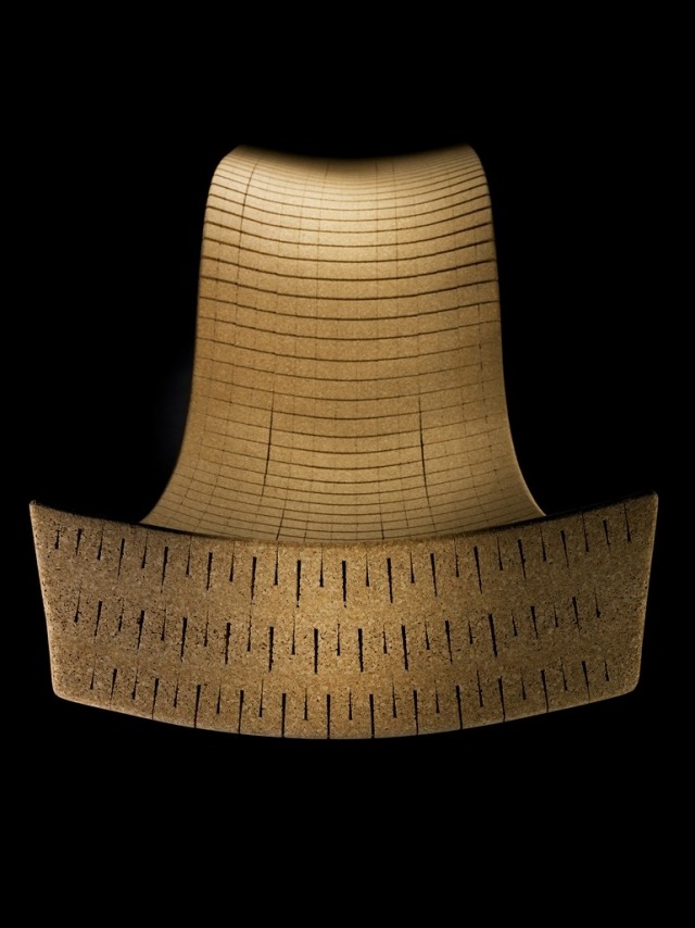 ergonomicky tvarované ležadlo z korkového moderného dizajnu