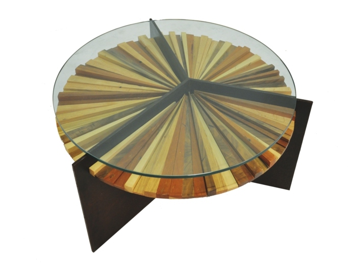 tri prvky pre štýlové prevedenie Konferenčný stolík z ocele, dreva a skla