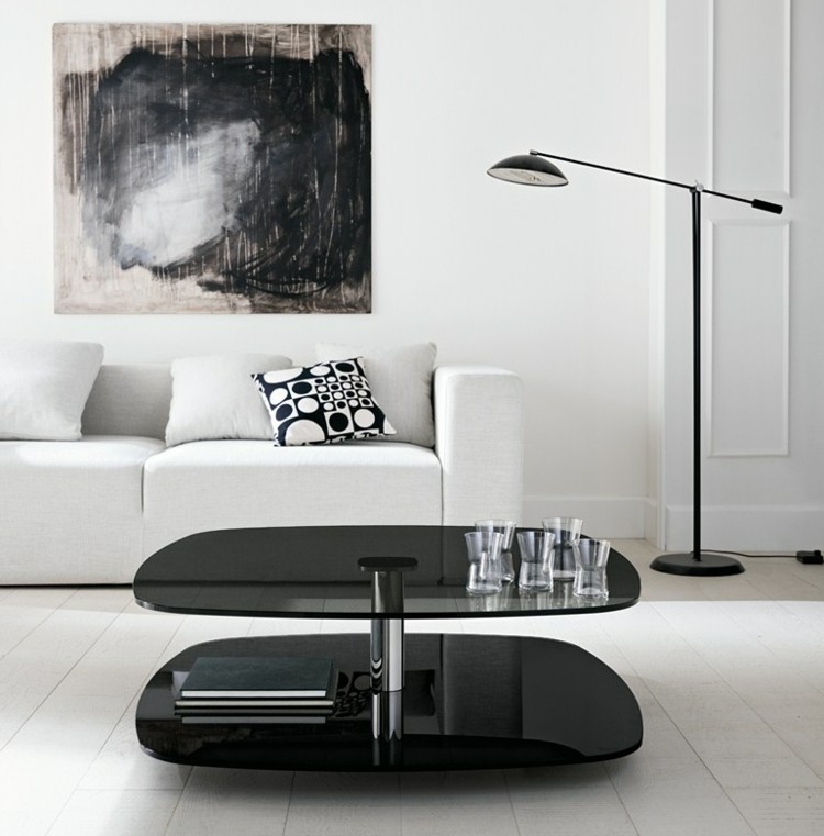 Nábytok nápady obývacia izba kontrastuje so sklom konferenčného stolíka tmavo čiernym matným