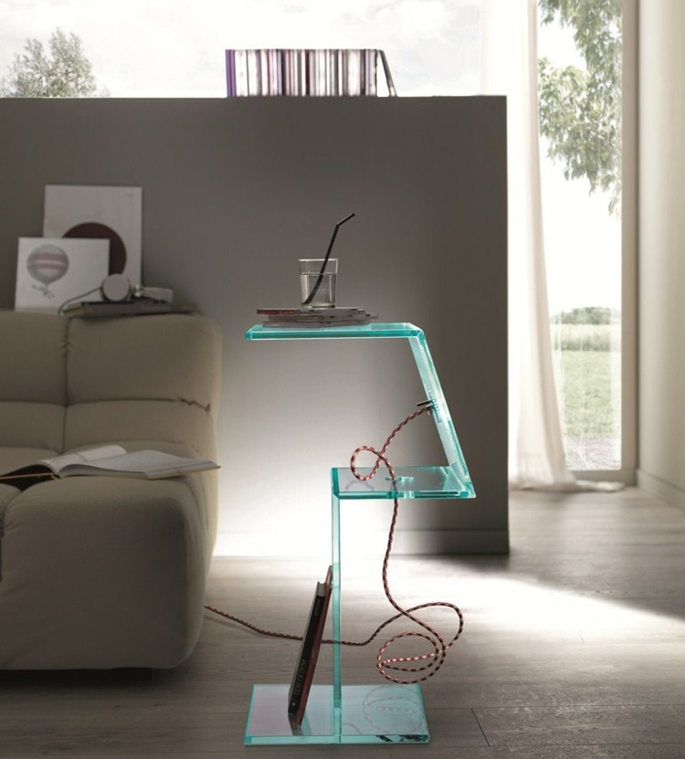 Nápady na osvetlenie integrovaného skleneného bočného stolíka