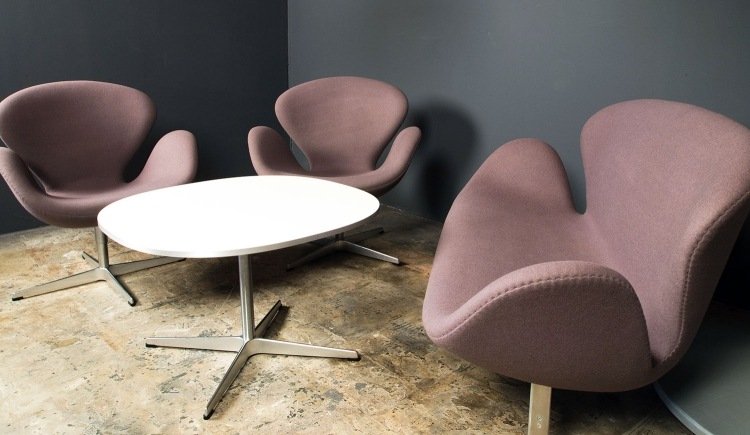 Konferenčný stolík s vysokým leskom v bielej farbe -hliníkový-základný-dizajn-klasický-Fritz-Hansen