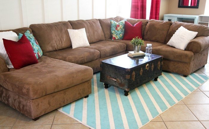 Konferenčný stolík vo forme dizajnu truhlice Konferenčný stolík-truhlica z dreva