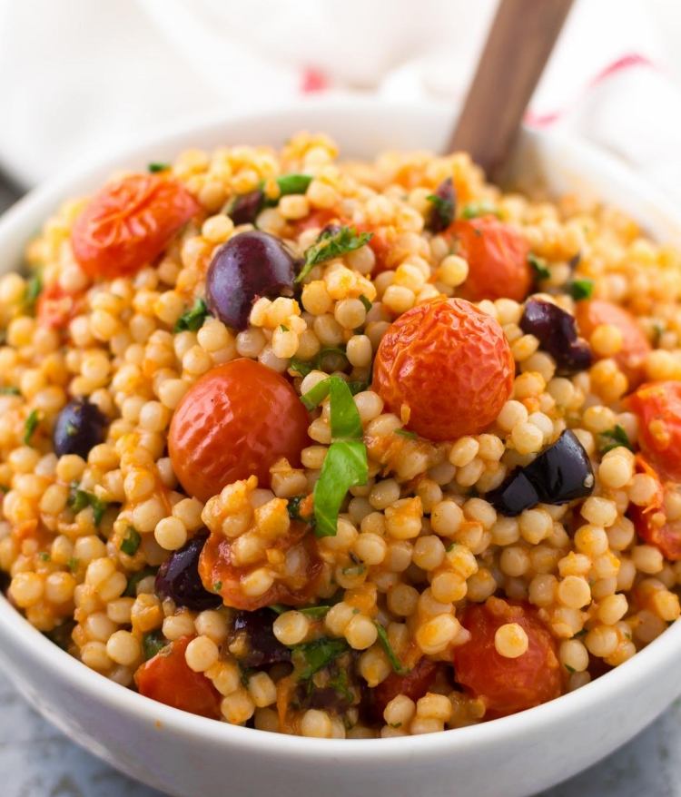 kuskus-šalát-recepty-paradajkový pretlak-čierne-olivy