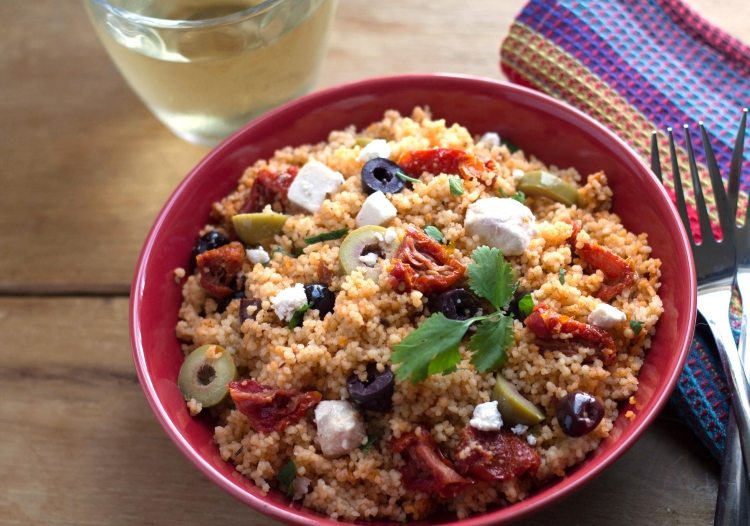 recepty na kuskus-šalát -sušené-paradajkovo-olivové-feta