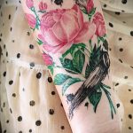 COLORED TATTOOS # 13 е готина версия на рисунка, която може лесно да се използва за финализиране и нанасяне на цветно перо като татуировка