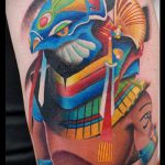 COLORED TATTOOS # 126 е готина версия на дизайна, която може лесно да се използва за обработка и нанасяне като цветни татуировки на гърдите