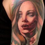 COLORED TATTOOS # 897 е готина версия на дизайна, която може лесно да се използва за преразглеждане и приложение като цветна татуировка на гърба