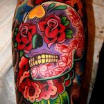 ЦВЕТЕНИ ТАТУИ # 65 - достойна версия на модела, която може успешно да се използва за промяна и приложение като цветна татуировка на бедрото