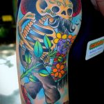 COLORED TATTOOS # 466 е готина версия на модела, която може успешно да се използва за обработка и нанасяне като цветни татуировки за момичета