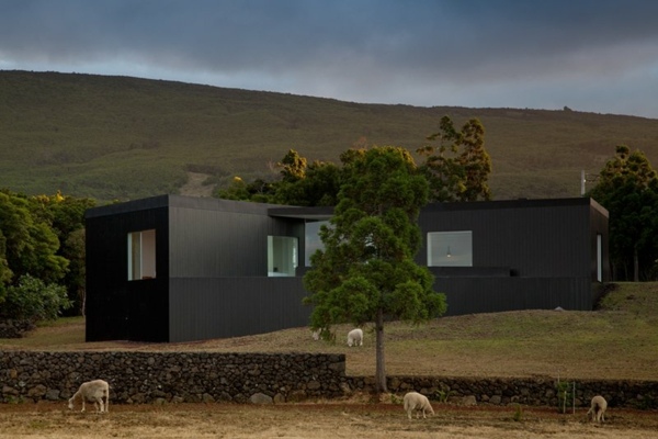 minimalistický CZ dom zďaleka