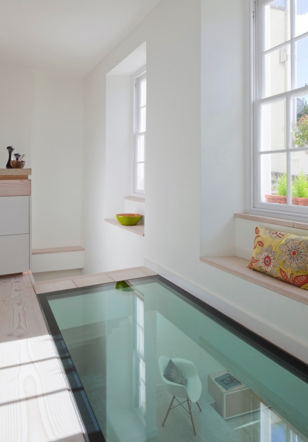 Konštrukčná sklenená stavebná doska, vložené prvky, zvýraznenie dvojitej podlahy