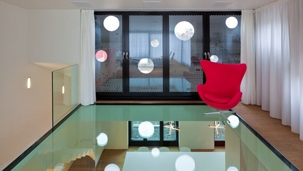 Pochôdzne sklo Interiérová podlaha so sklenenou plošinou so závesnými svetlami so sklenenou vložkou