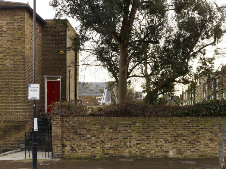 Strešná záhrada-vytvorte-zelenú-strechu-Anglicko-dom-okres-tehla