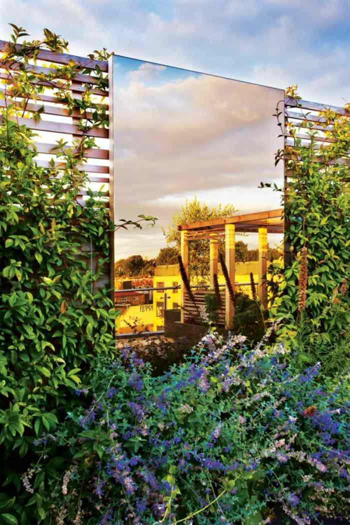 Vytvorte strešnú terasu so zrkadlom na plote Zrkadlo s plotom vyrobené z dreva