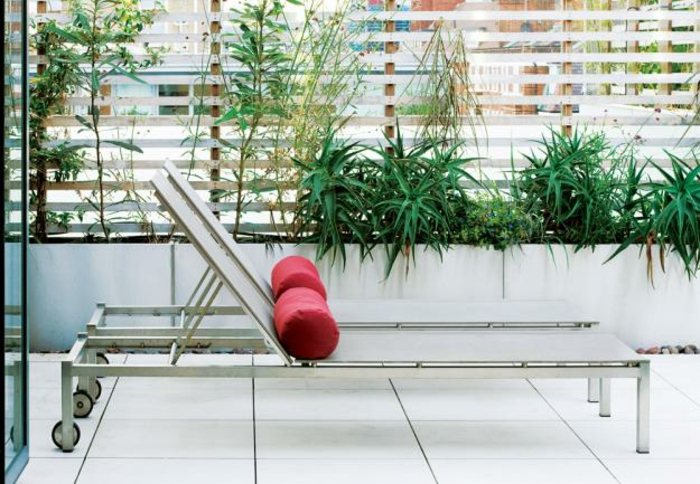 Navrhnite strešnú terasu s ležadlami Terasa ležiaca na streche