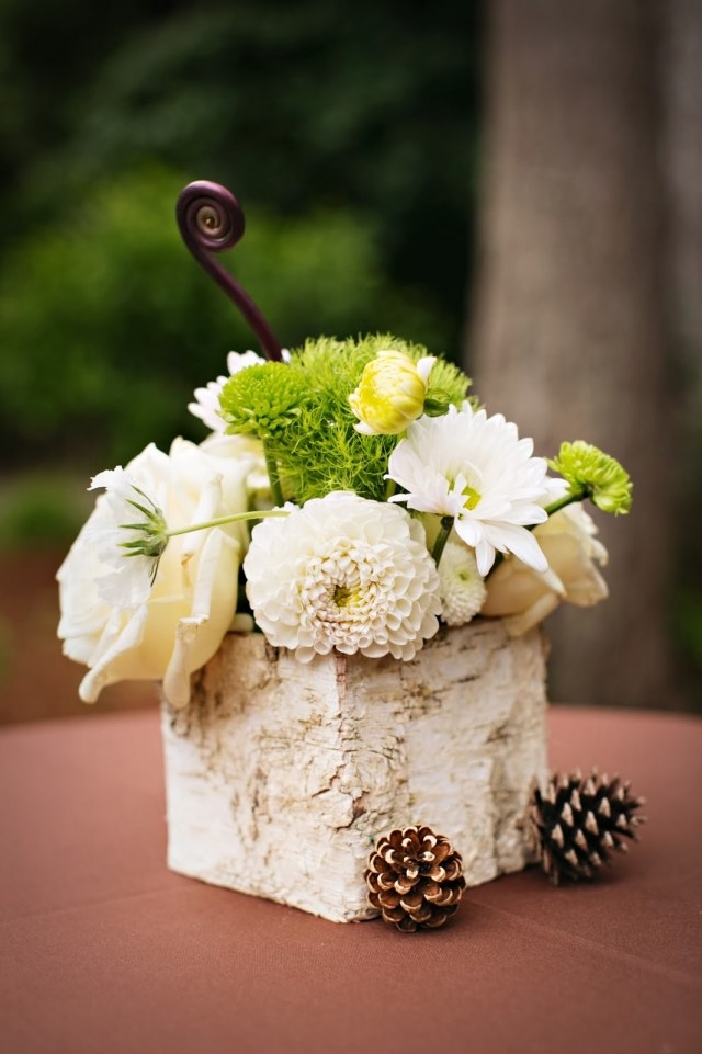 kvetinová úprava biele kvety georgíny ruže chryzantémy