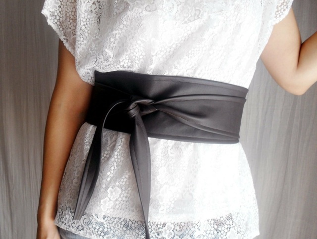 Kožená blúzka na opasku