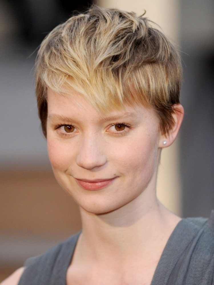 Pixie účes s ofinou od Mie Wasikowskej mia-wasikowska-pixie-účes-ofina