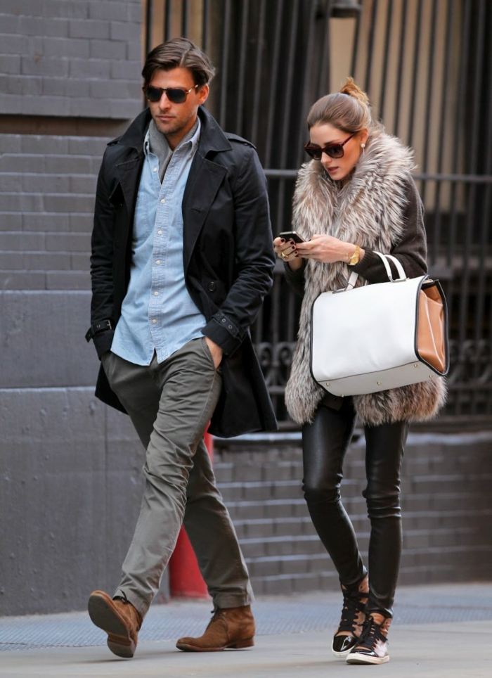 so šik vestou vyrobenou z kožušiny Športová obuv a vesta z kožušiny