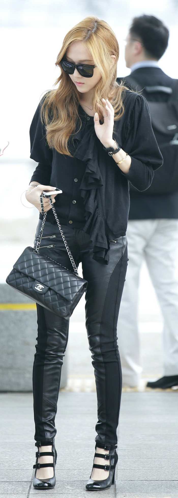 klasická kabelka od Chanel čierny outfit-s-kabelkou-prešívaný