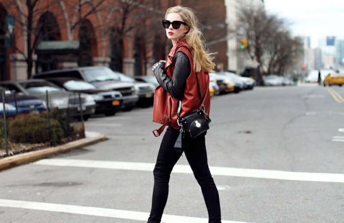 Kožený vzhľad v pouličnom štýle Kožená bunda v červených kožených nohaviciach