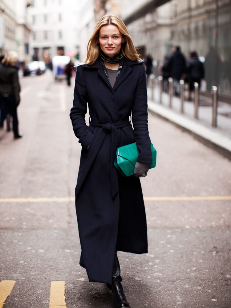 skutočná klasika - dlhý čierny dámsky kabát dámsky kabát-trend-zavinovací-kabát-čierny-dlhý