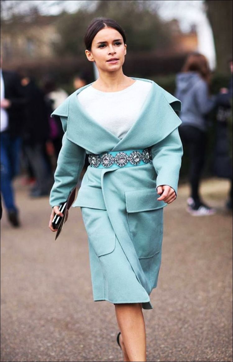 Zimný kabát v pastelových tónoch - jemný modrozelený dámsky kabát-trendový zábal-kabát-modro-zelený% cc% 88n-pastelovej farby