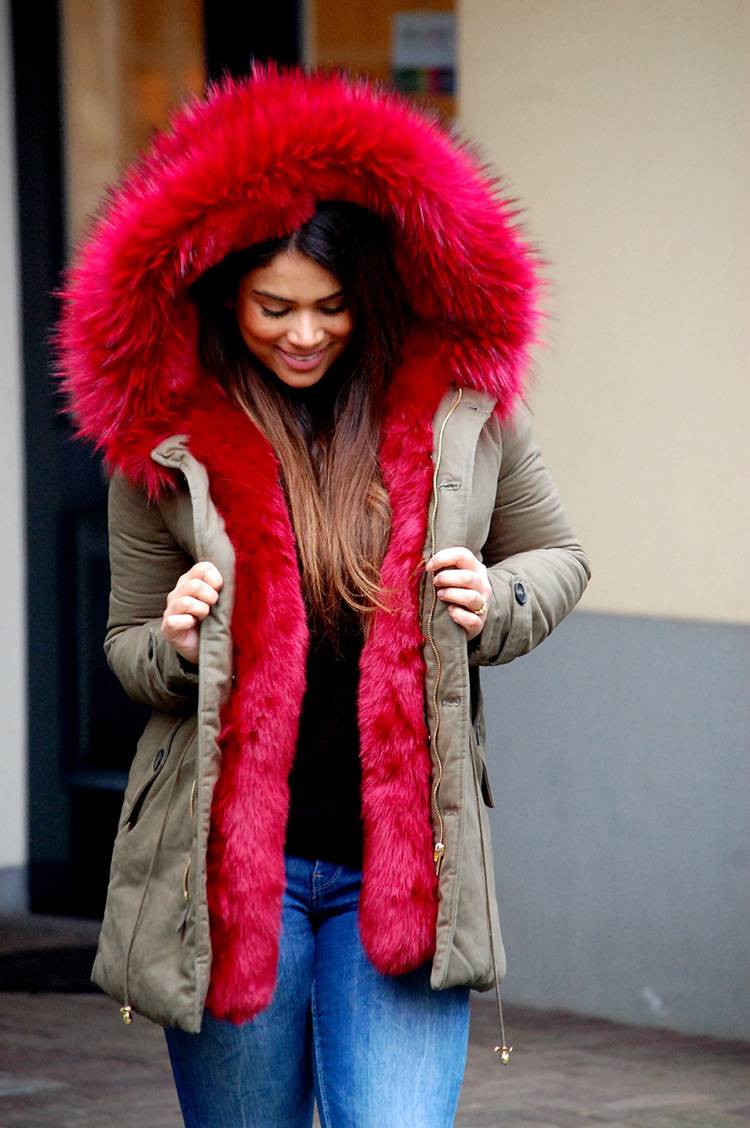 rozhodnite sa pre podšívku a kapucňu z imitácie kožušiny alebo z pravej kožušiny dámy-parka-zimná-móda-kombinovať-kožušinu-kožušinu-vnútri